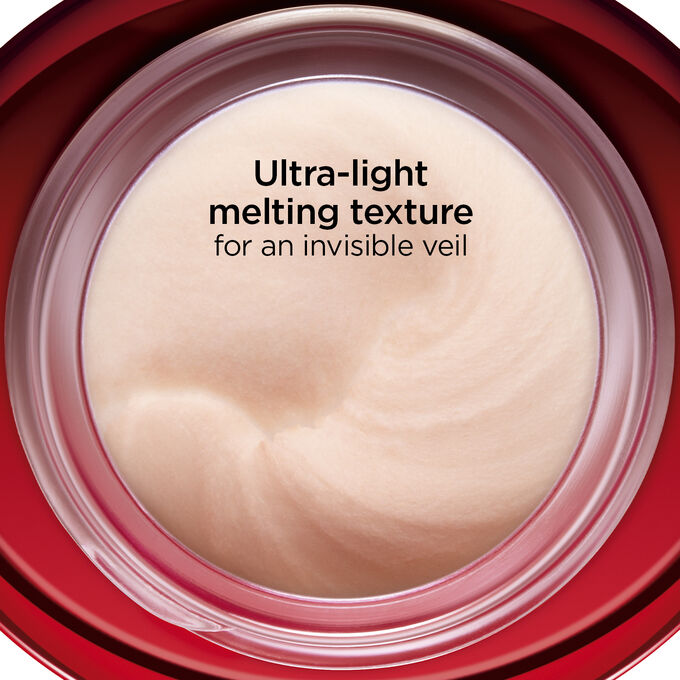 Instant Smooth Perfecting Touch ultra-light melting texture