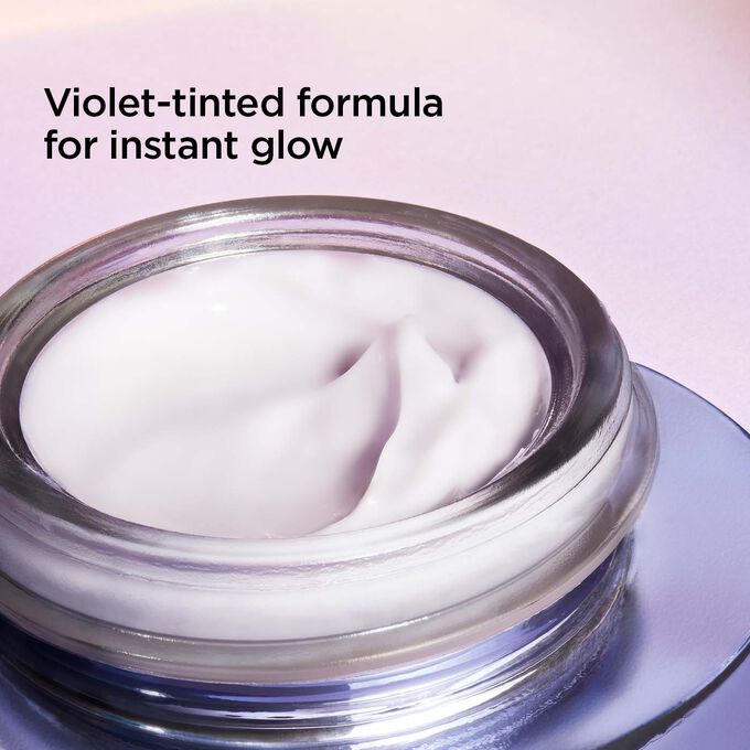 Nutri-Lumière Revive oil with violet tinted-formula for instant glow